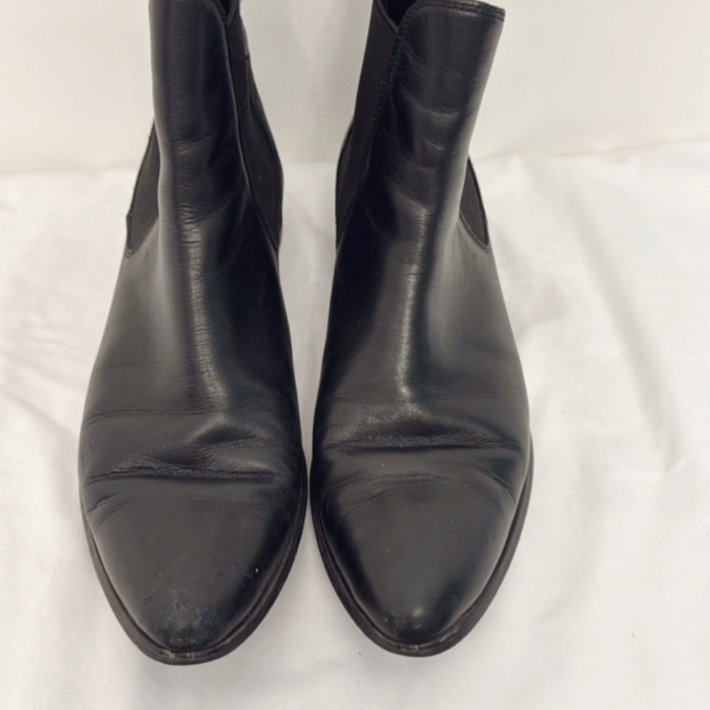 Sleek Black Ankle Boots with Minimalist Design